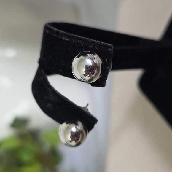 Glam Silver with Rhinstone Flower Choker Necklace with Earrings Set - Picture 6 of 10